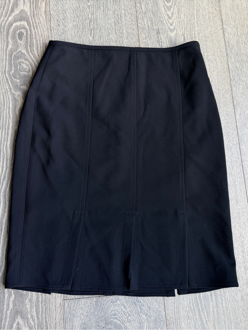 St. John Panel Pencil Skirt with Kick Pleats / Flared Hem in Black Size 8